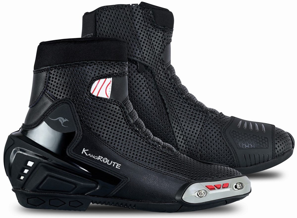 BOTAS DE MOTO DE CARRETERA ESTILO DEPORTIVO, DE CAÑA CORTA/MEDIA, ULTRAPERFORADAS, CON HOMOLOGACIÓN CE Y EPI BOTAS DE MOTO DE CARRETERA ESTILO DEPORTIVO, DE CAÑA CORTA/MEDIA, ULTRAPERFORADAS, CON HOMOLOGACIÓN CE Y EPI