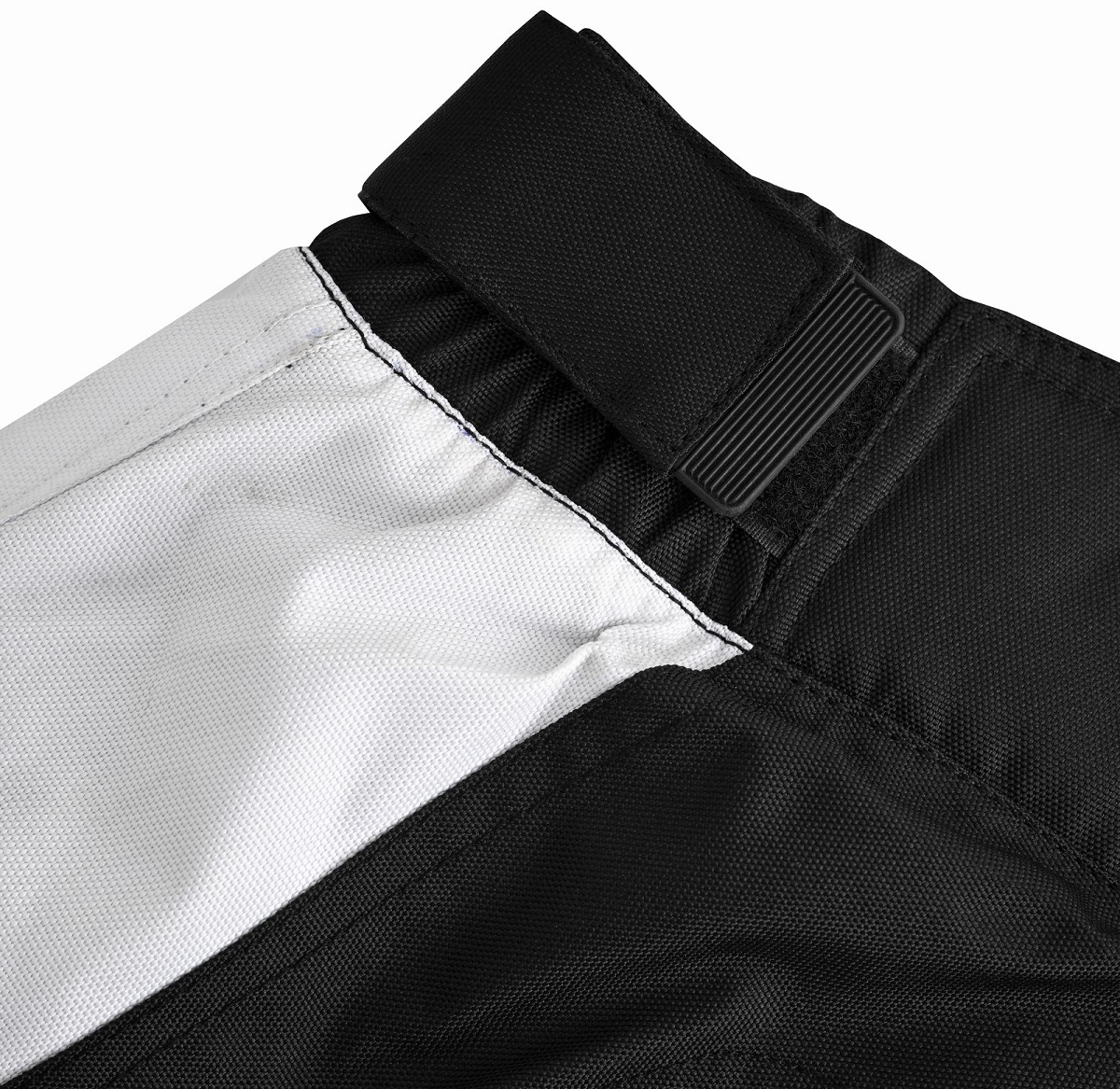 PANTALÓN DE MOTO DE VERANO UNISEX, PERFORADO, CON PROTECCIONES CE Y FORRO IMPERMEABLE DESMONTABLE. PRENDA CERTIFICADA CE CLASE AA PANTALÓN DE MOTO DE VERANO UNISEX, PERFORADO, CON PROTECCIONES CE Y FORRO IMPERMEABLE DESMONTABLE. PRENDA CERTIFICADA CE CLASE AA